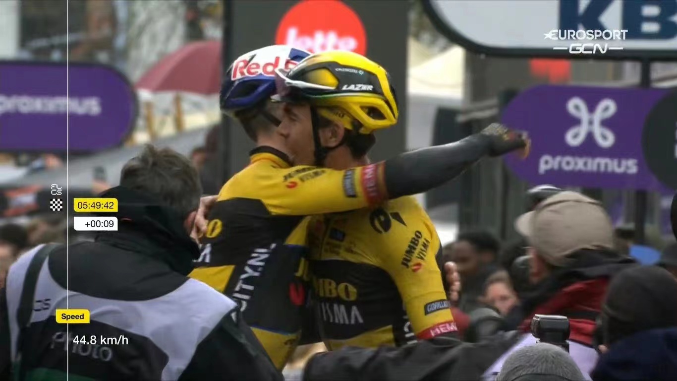 Wielerwedstrijd Gent Wevelgem gaat van start